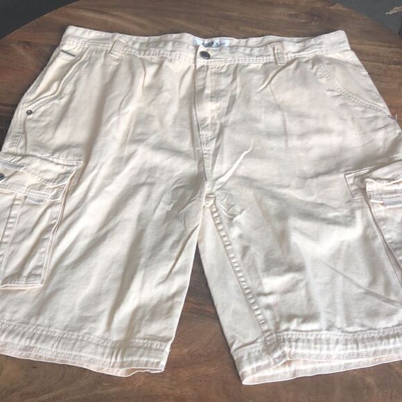 Guang zhou Yuan Trading Co pale yellow cargo shorts size 40 NWOT - Picture 3 of 7